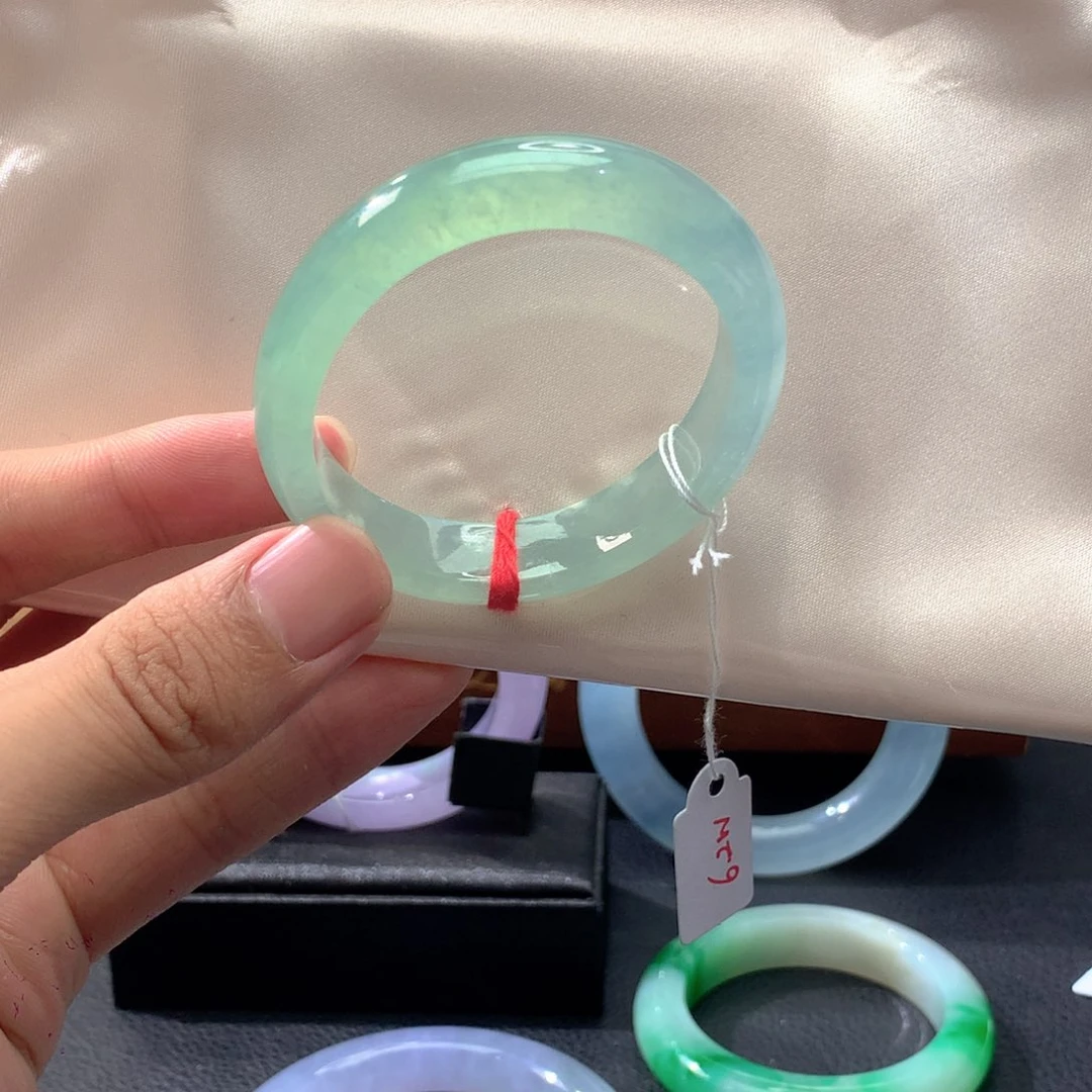 翡翠未镶嵌手镯贵妃53冰甜绿荧光