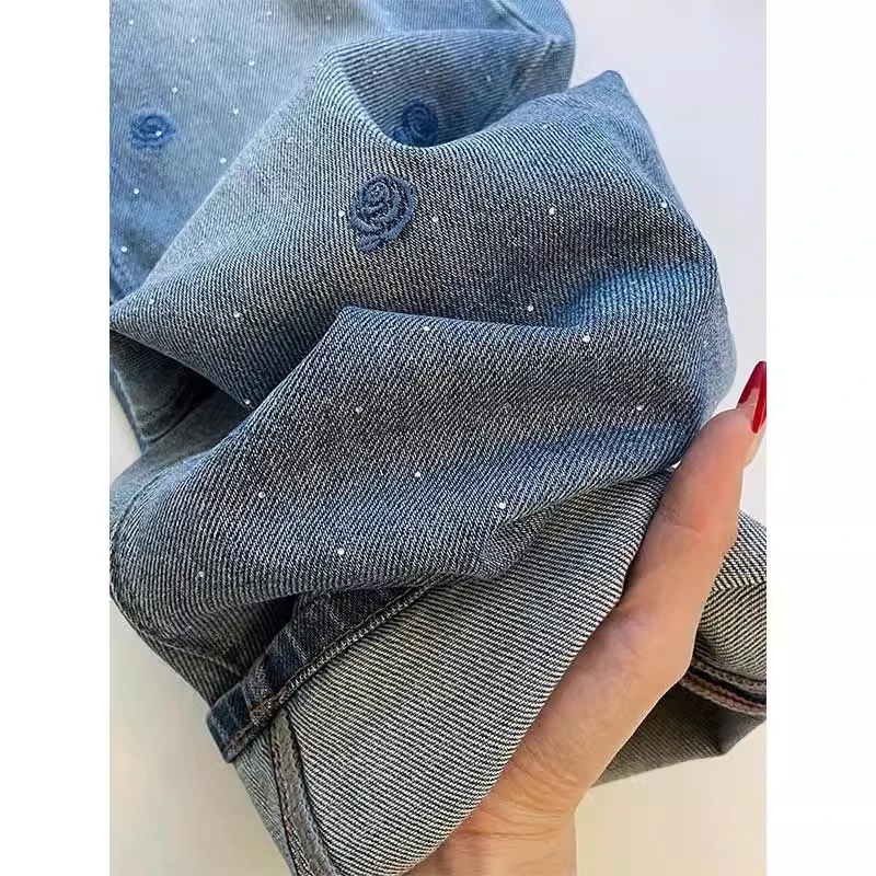 蓝色刺绣烫钻玫瑰牛仔裤女秋冬新款大码重工水洗高腰显瘦直筒裤子