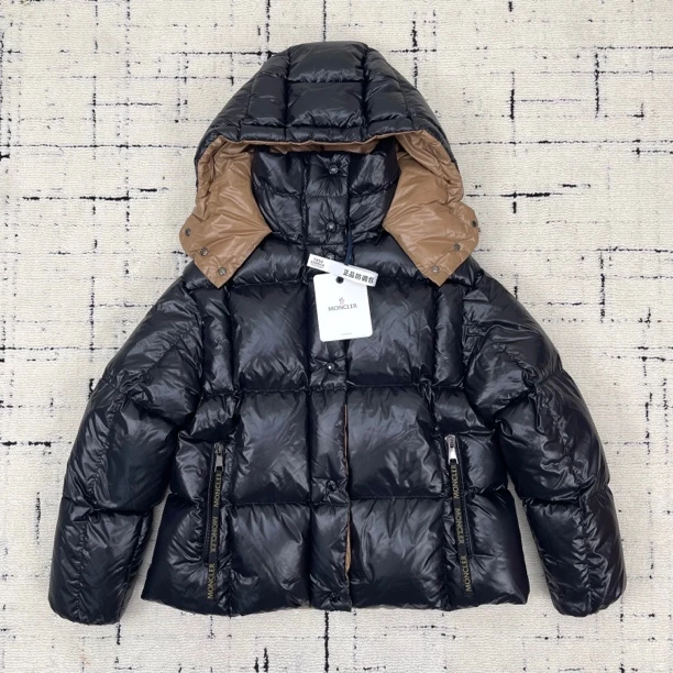 未使用 MONCLER PARANA 黑金色亮面连帽短款羽绒服 0码 1494