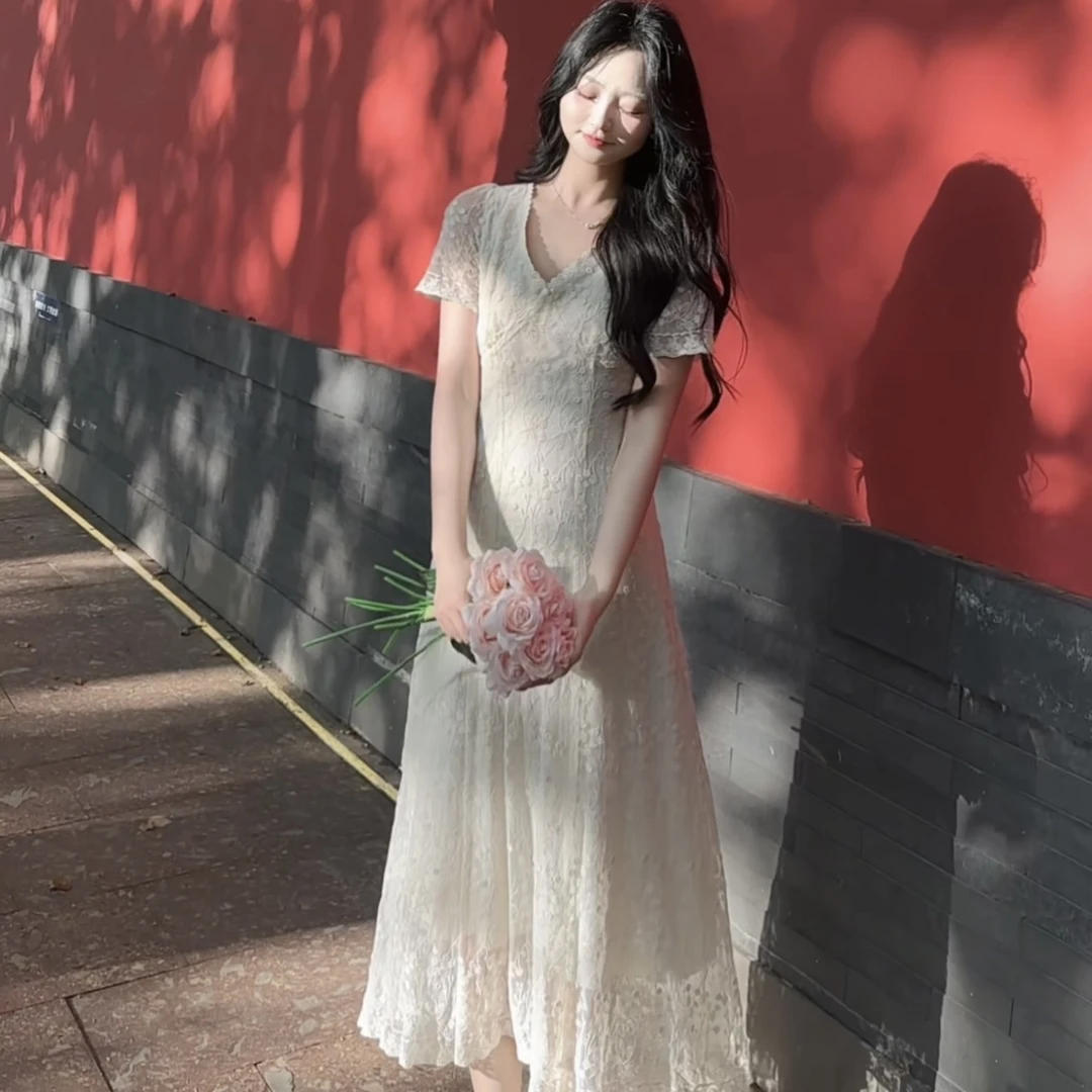 高级感气质v领刺绣短袖款夏季新款韩版高腰连衣裙