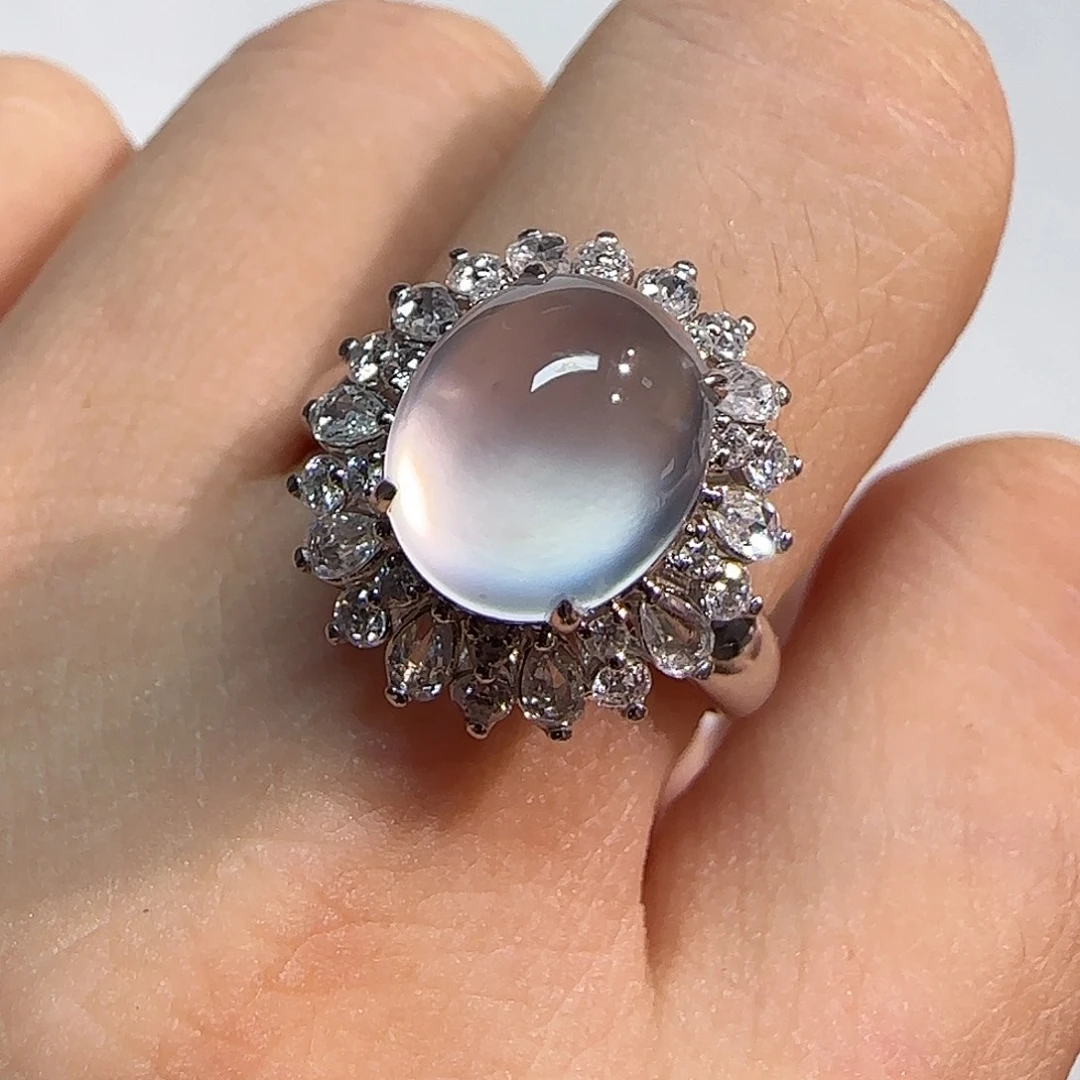 18K金镶嵌戒指翡翠蛋面