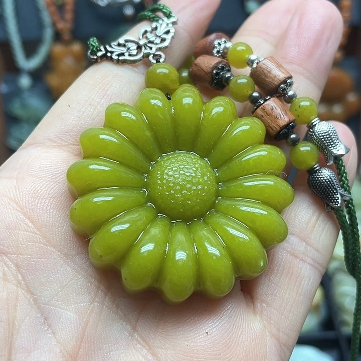 未镶嵌蛇纹石玉颈饰