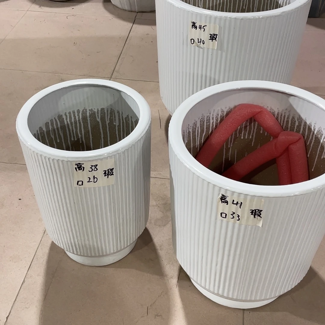 白色竖纹套三搭配托盘微瑕