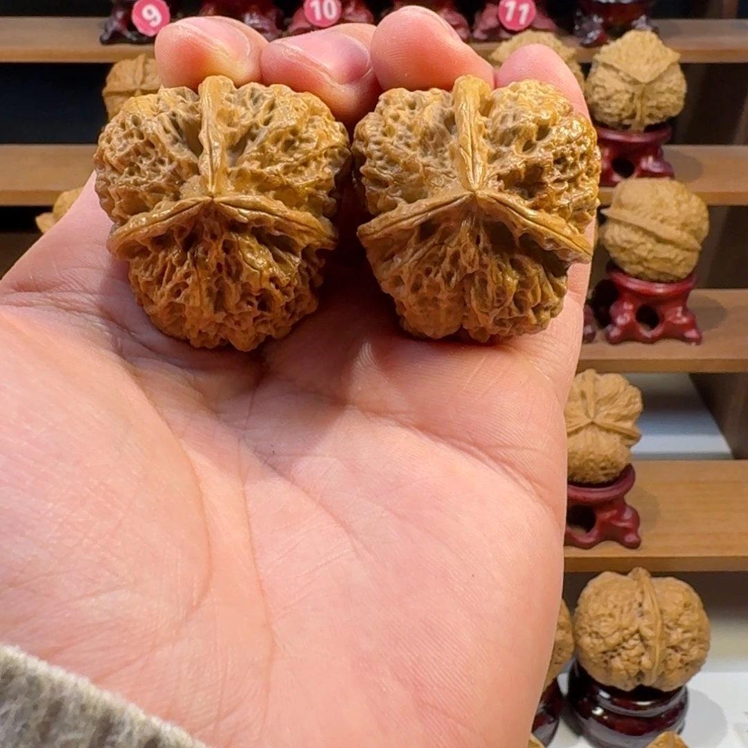 铁核桃把件火焰三棱42尺