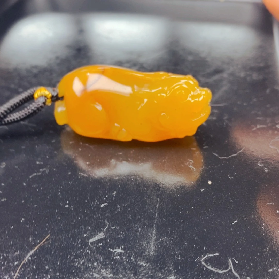 石英质玉（黄龙玉）未镶嵌颈饰