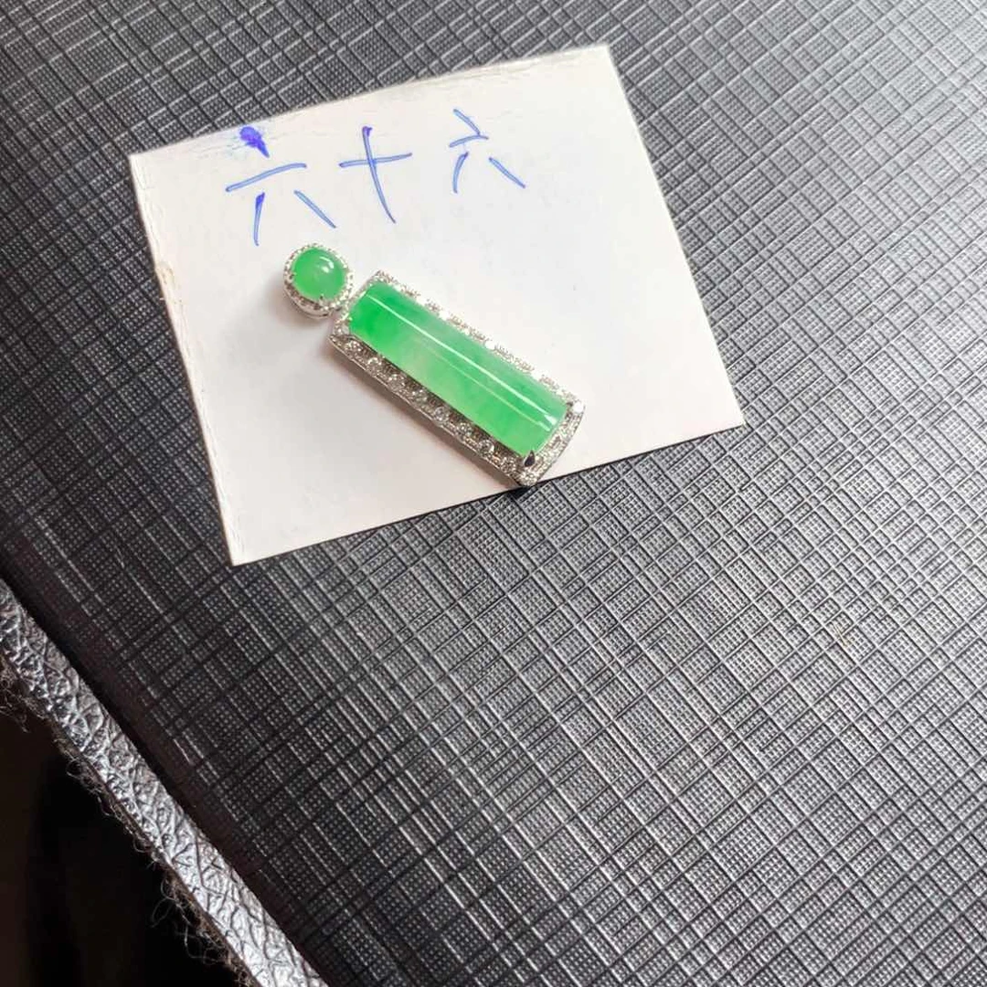 颈饰18K金镶嵌翡翠翡翠