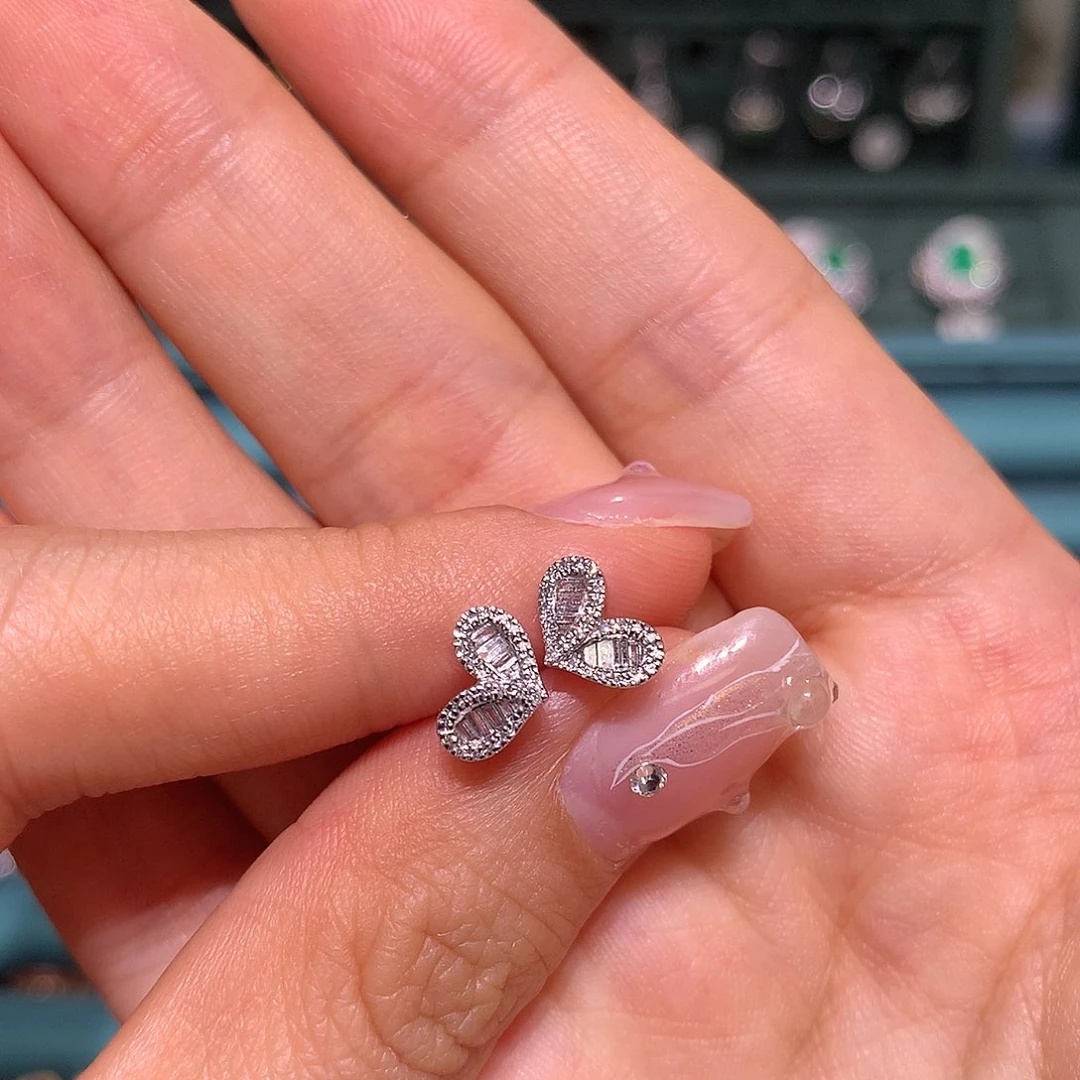 钻石耳饰18K金镶嵌小爱心