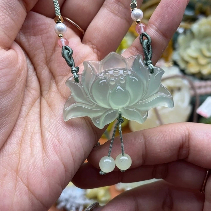 蛇纹石玉未镶嵌吊坠