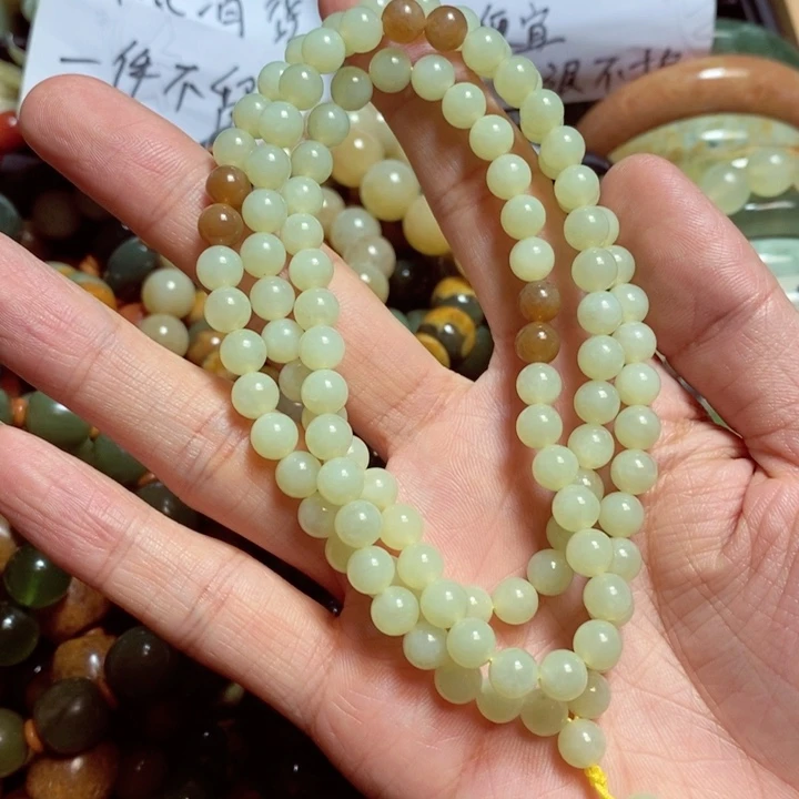 岫岩老玉（透闪石质玉）颈饰未镶嵌