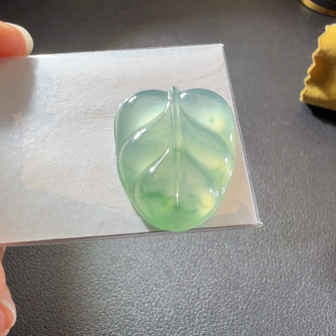 翡翠未镶嵌颈饰珠光宝气