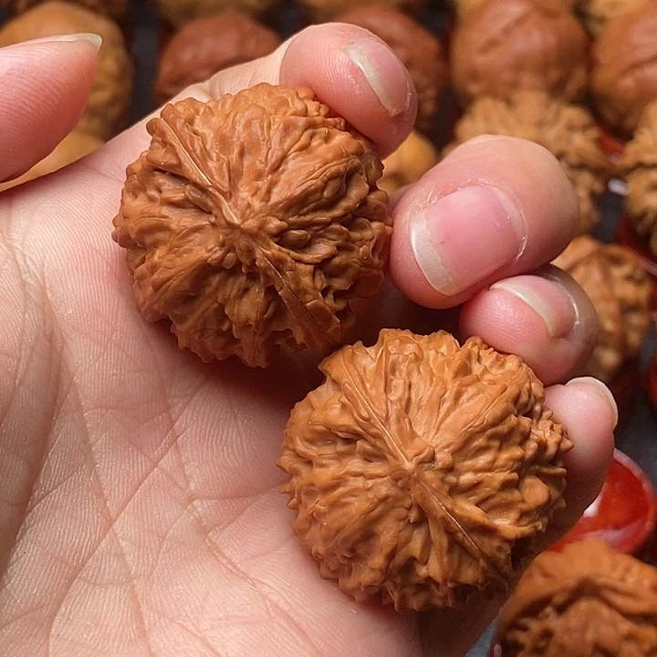 文玩核桃吊坠麒麟球