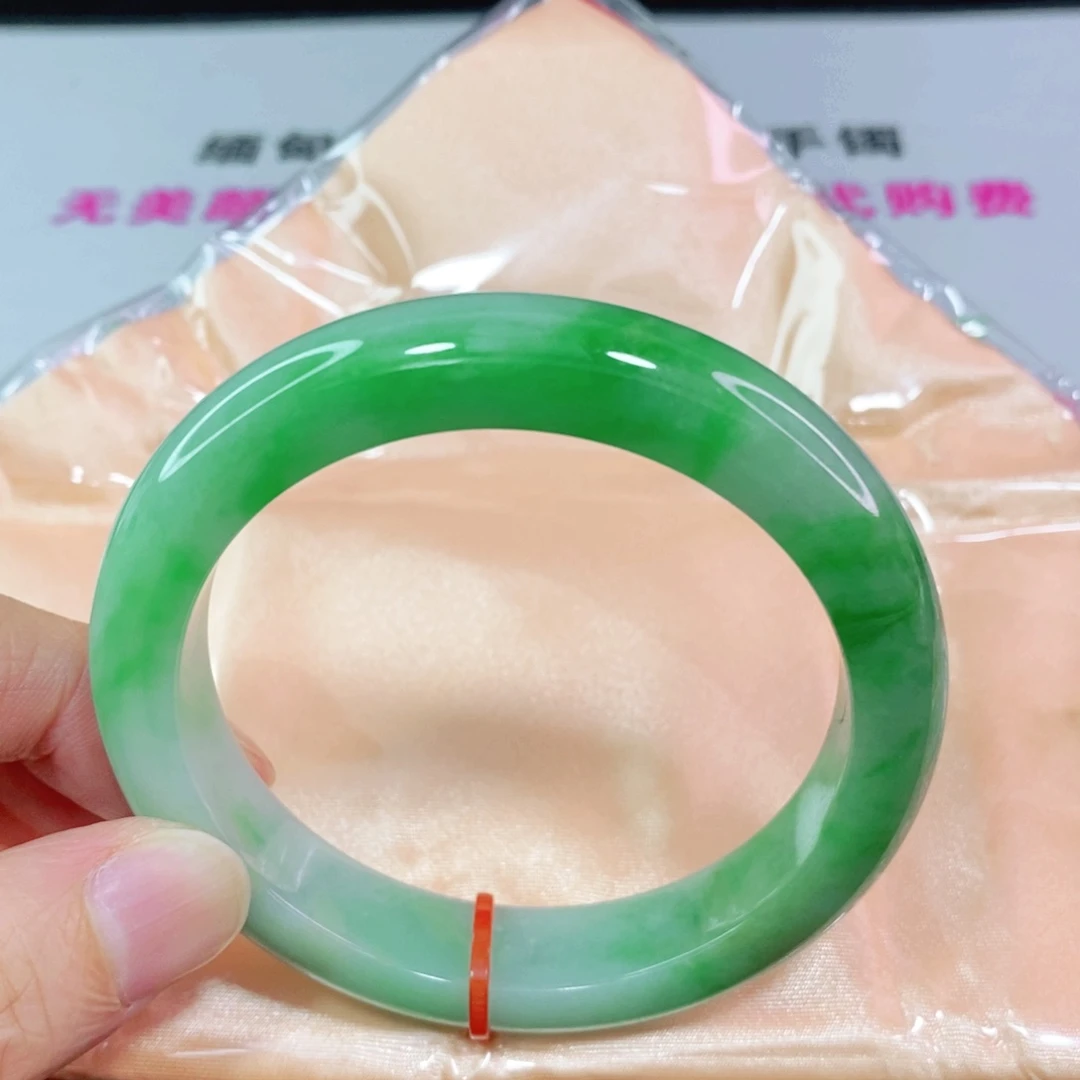 翡翠手镯未镶嵌美**天57.2圈口正圈