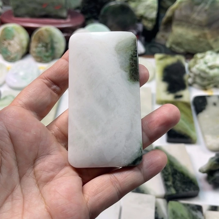 独山玉未镶嵌颈饰