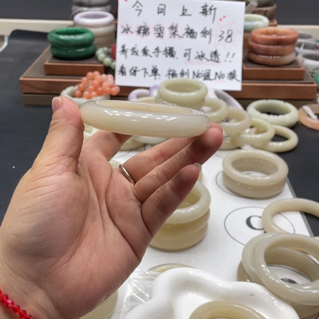 莓***恼石英质玉手镯未镶嵌