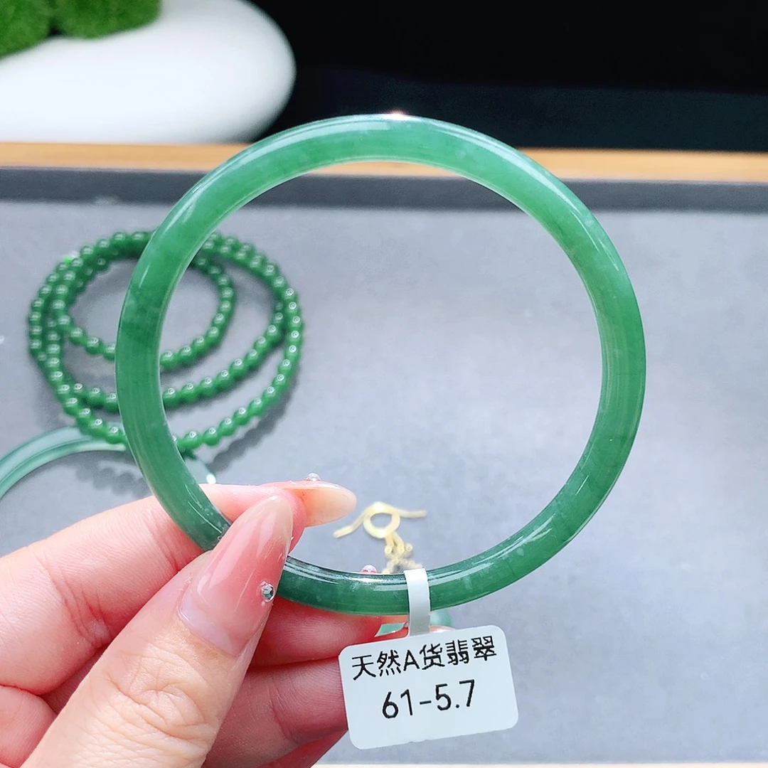 未镶嵌手镯（圆镯）翡翠