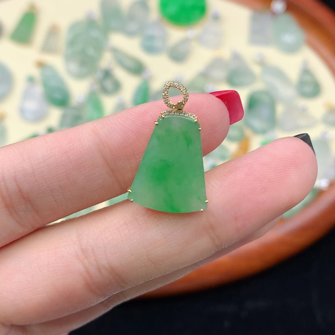 颈饰18K金镶嵌翡翠天然缅甸A货翡翠无事牌