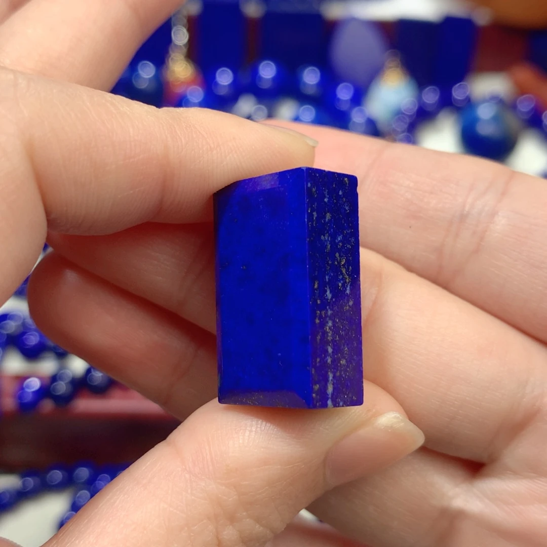 青金石未镶嵌挂件