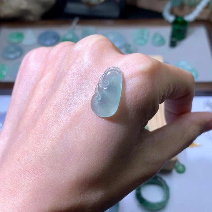 翡翠手链未镶嵌如意