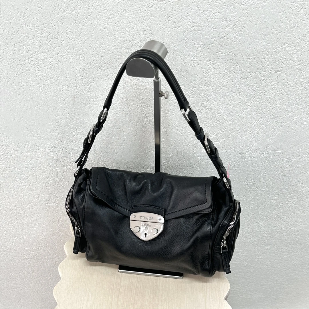 95新 Prada/普拉达 黑银双兜全皮猪鼻单肩包 118914