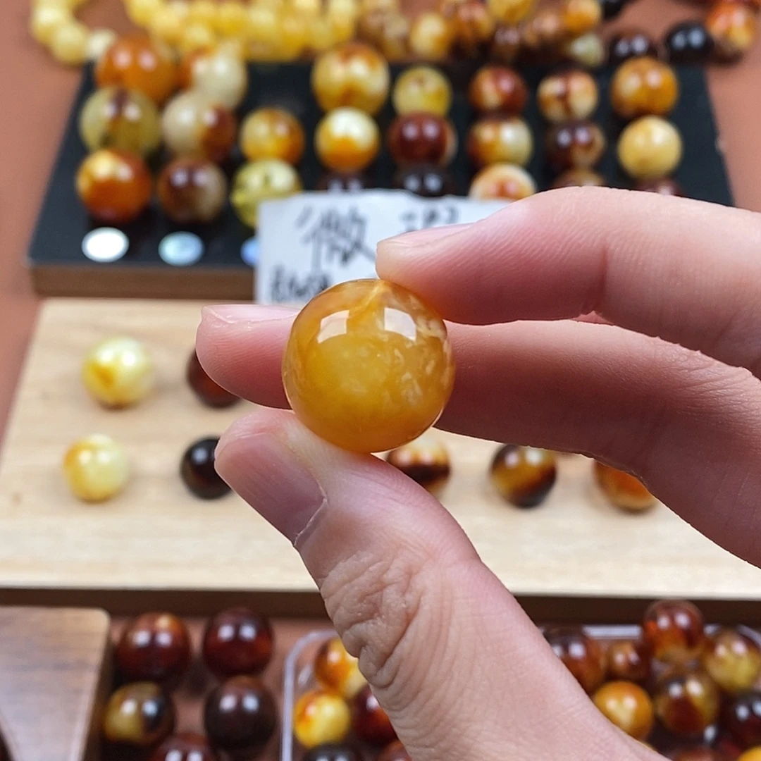 萝***北裸石琥珀未镶嵌蜜蜡