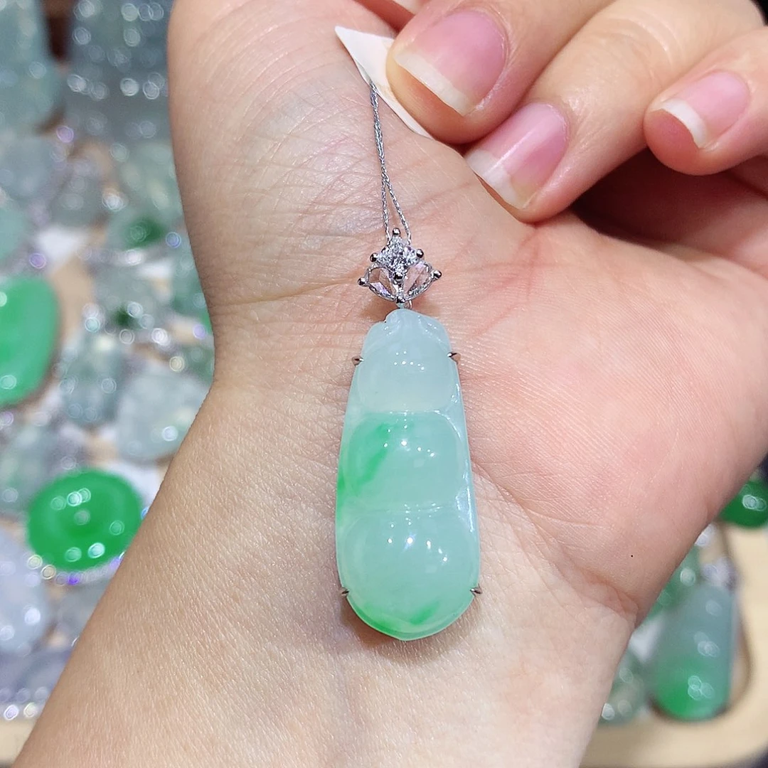 翡翠18K金镶嵌颈饰豆子