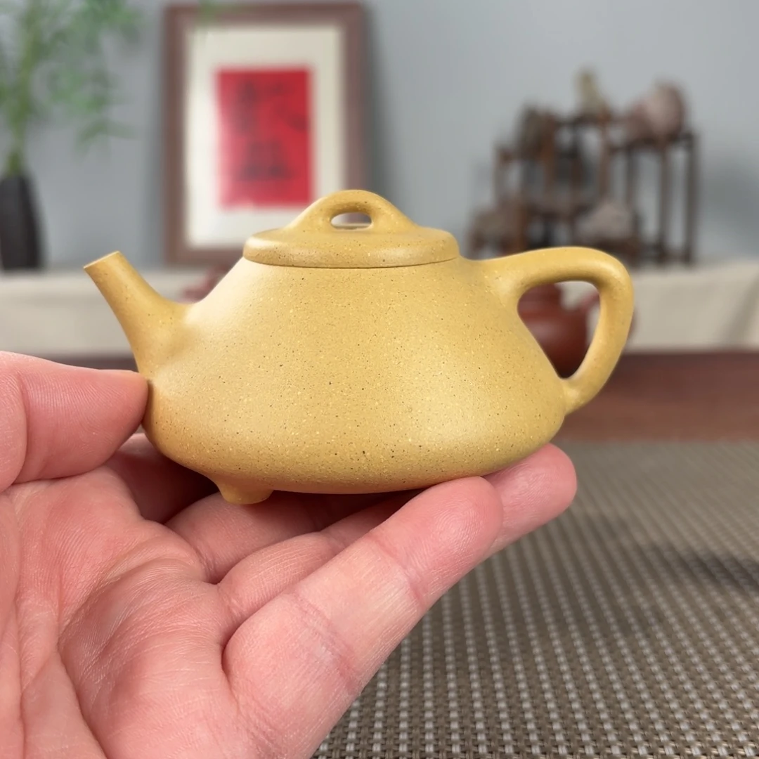 紫砂茶壶村****鹅微瑕黄龙山原矿紫砂壶