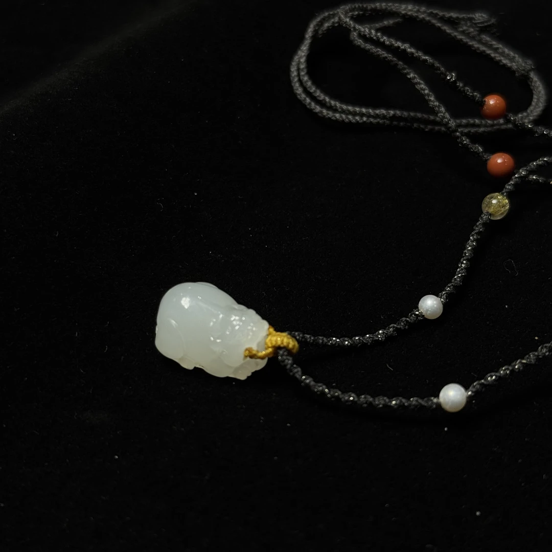 天然和田玉貔貅吊坠/8086