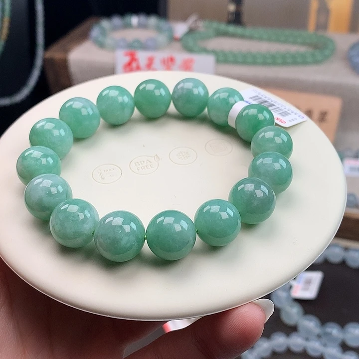 翡翠未镶嵌手链果绿，无纹裂，炸