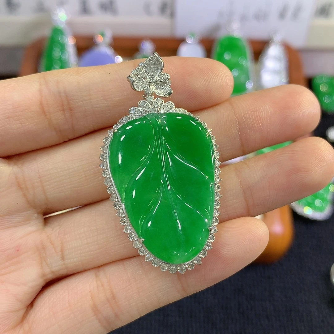 【闪购商品】吊坠(不含链)18K金镶嵌翡翠叶子