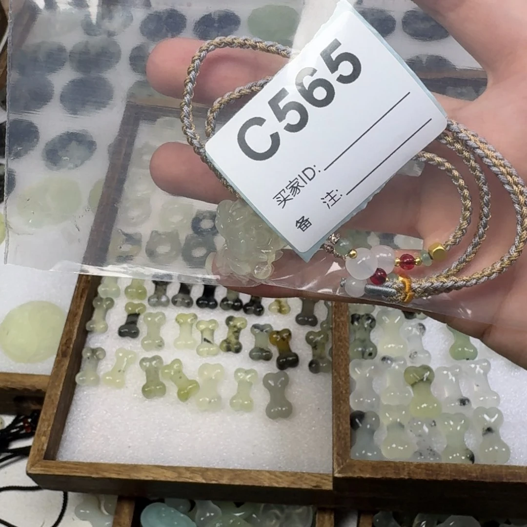 蛇纹石玉未镶嵌吊坠青**顾