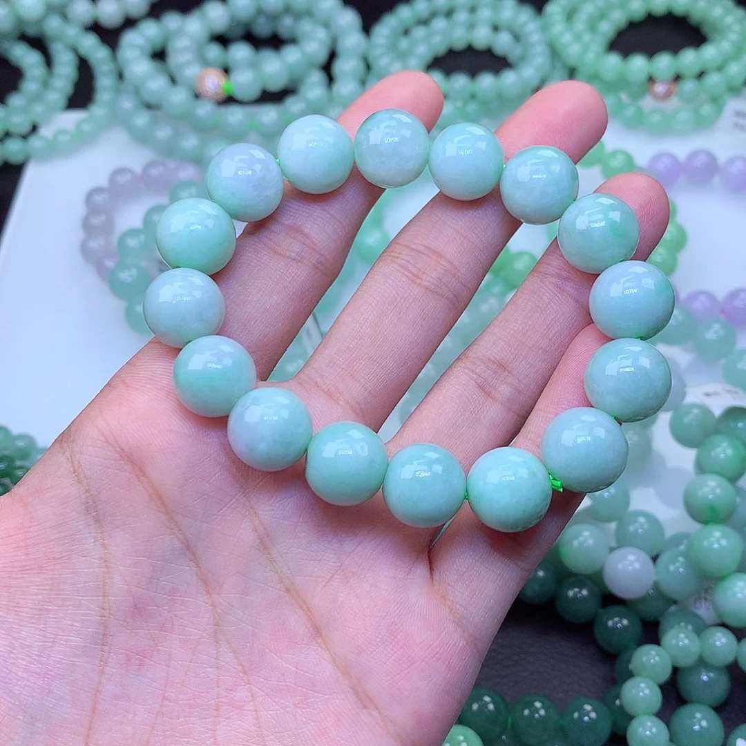 浅****翡翠未镶嵌毛衣链
