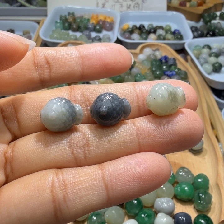北***！和田玉未镶嵌珠宝半成品