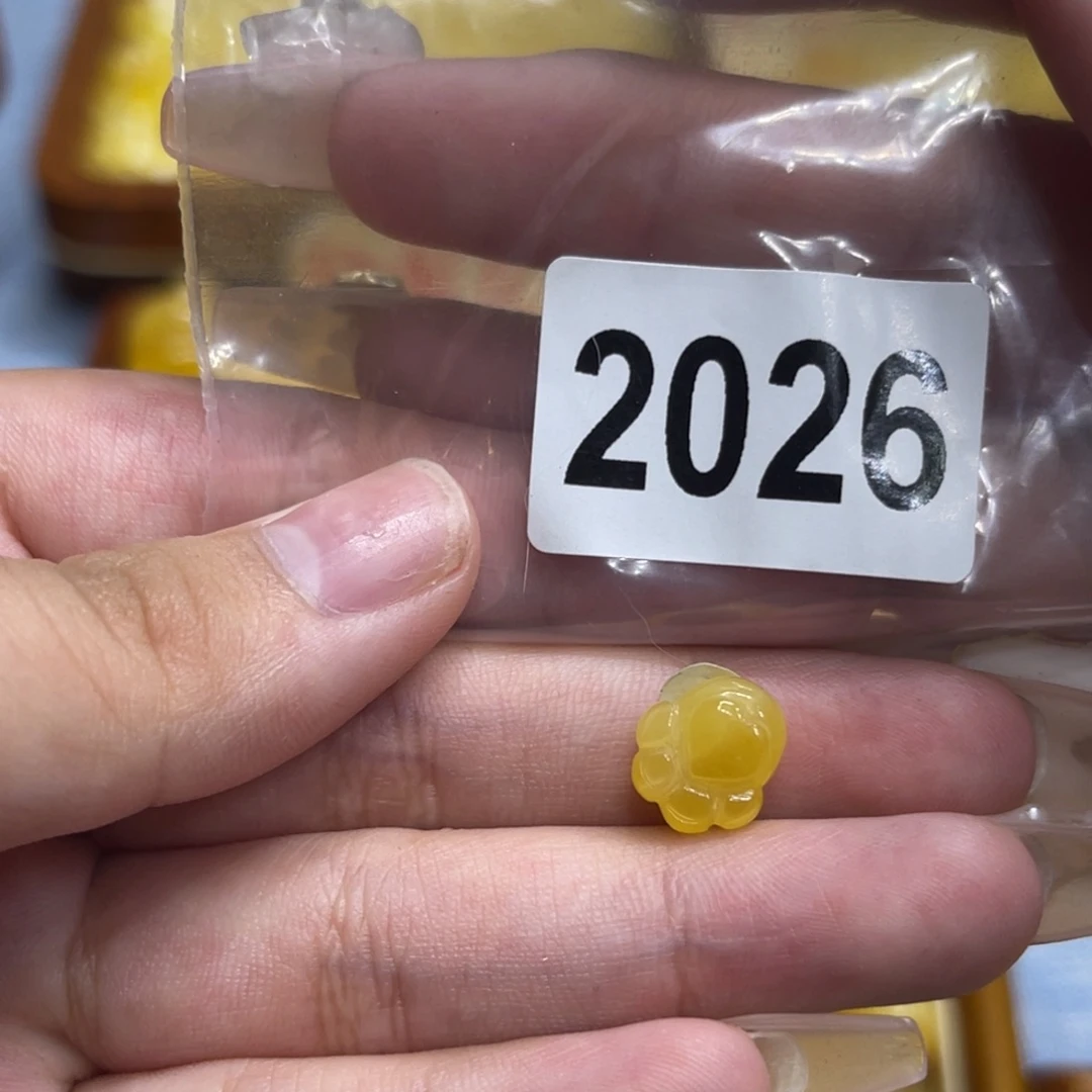未镶嵌琥珀珠宝奇石