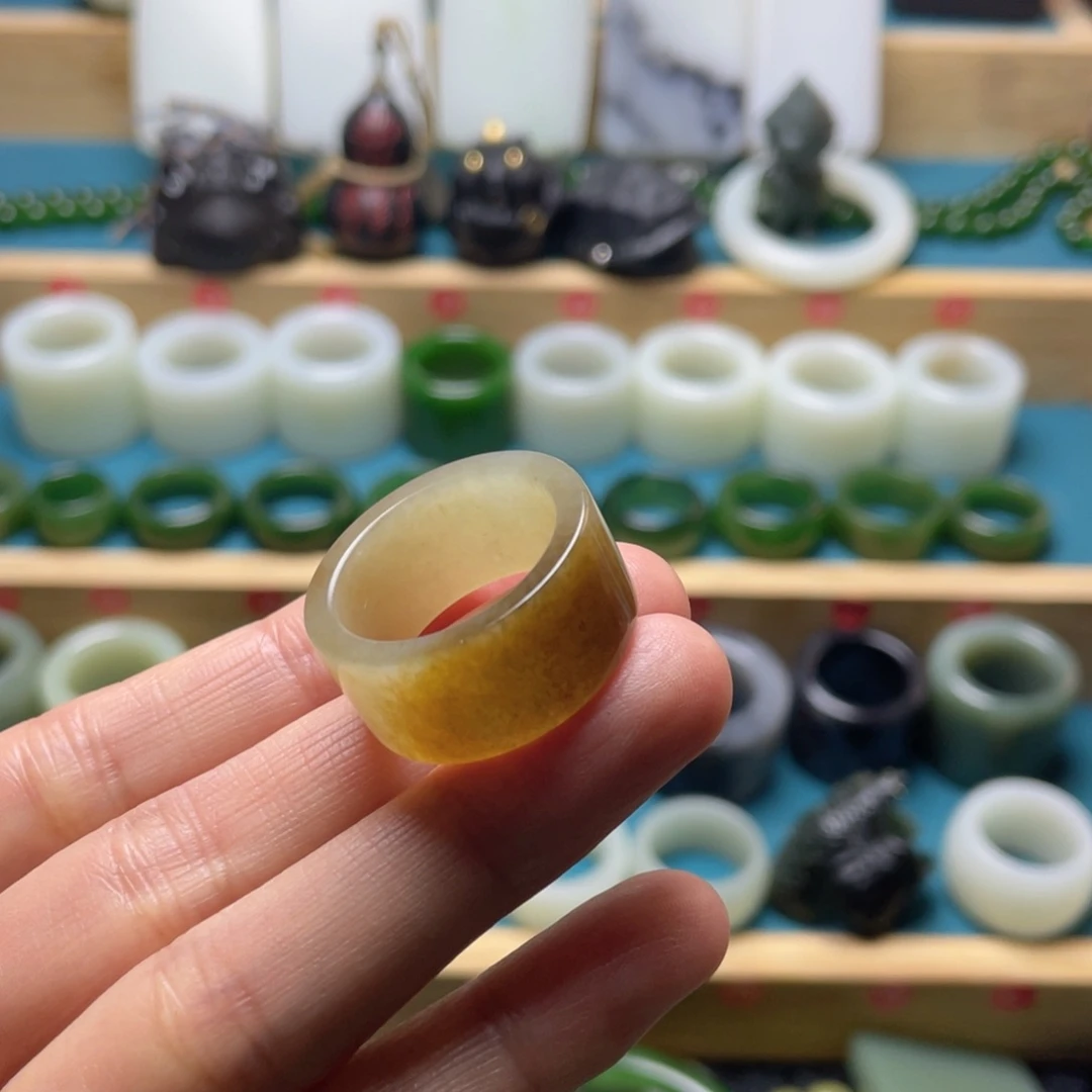 槟***）和田玉未镶嵌戒指