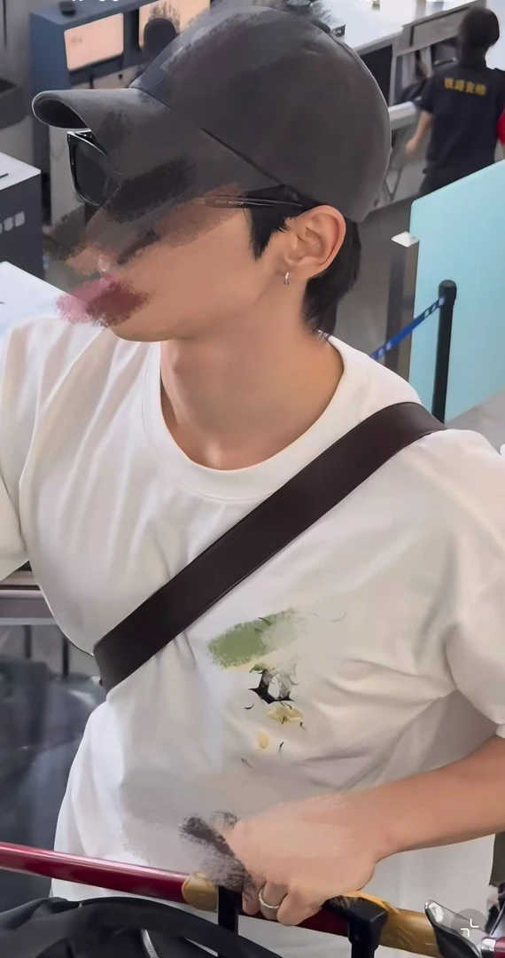 B.颜an同款菊花刺绣短袖~~