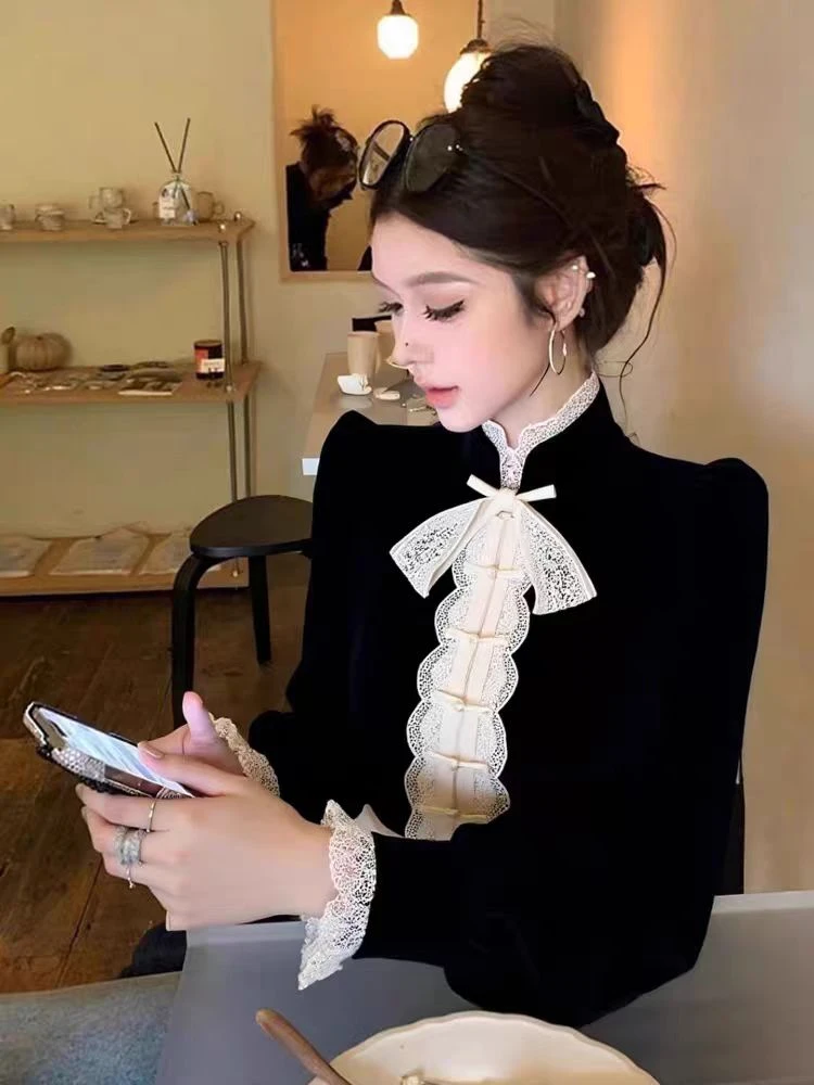 新中式名媛风蕾丝拼接丝绒上衣女冬季气质高级感复古盘扣打底衬衣