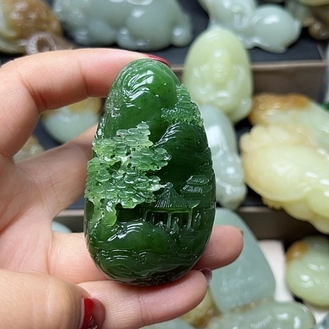 颈饰未镶嵌和田玉梅****?