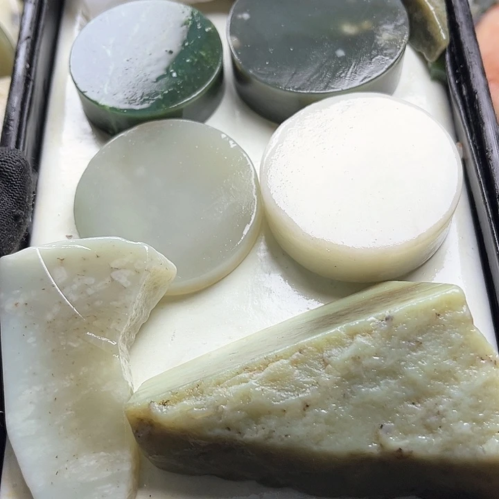 和田玉（糖玉）和田玉边角料9K金镶嵌春*