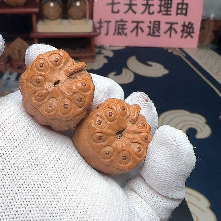 文玩核桃吊坠莲蓬