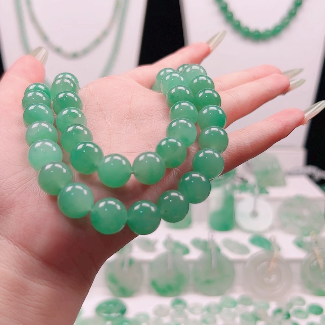 石英质玉（非洲翠）未镶嵌项链