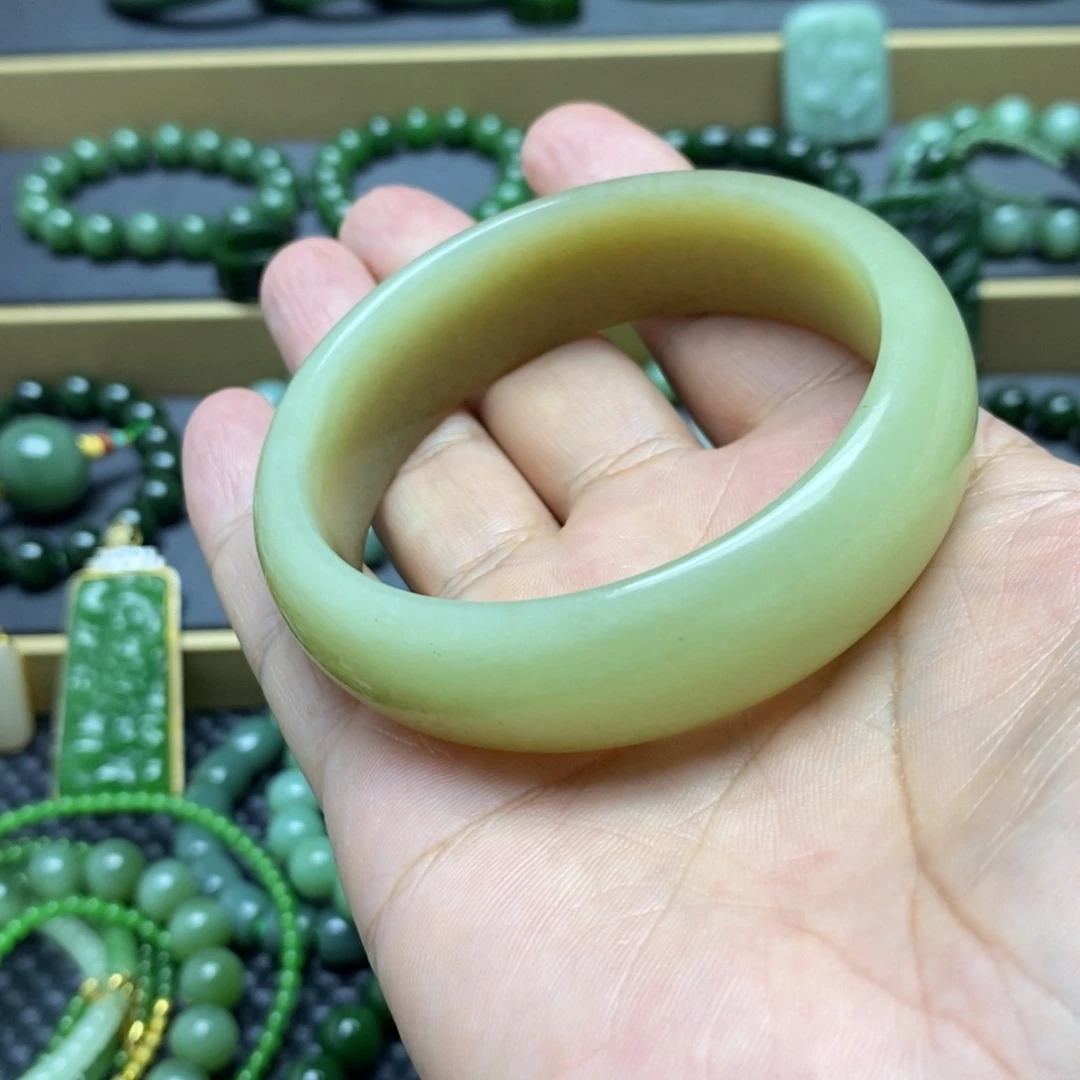 和田玉手镯未镶嵌小***爸