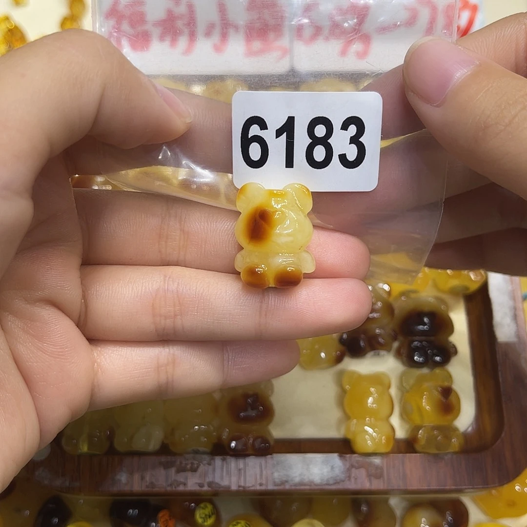 小****琥珀未镶嵌珠宝奇石