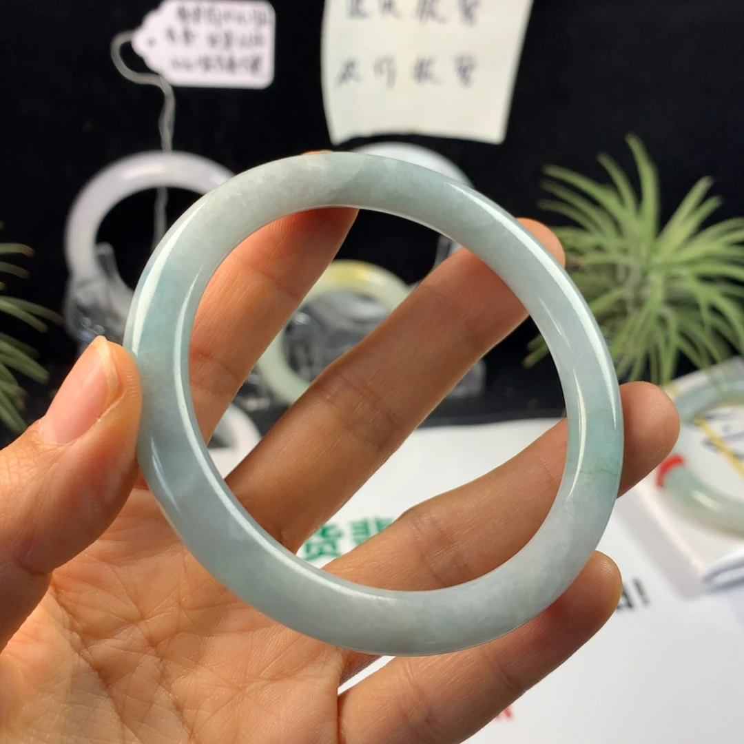 翡翠未镶嵌手镯84。60.3圈