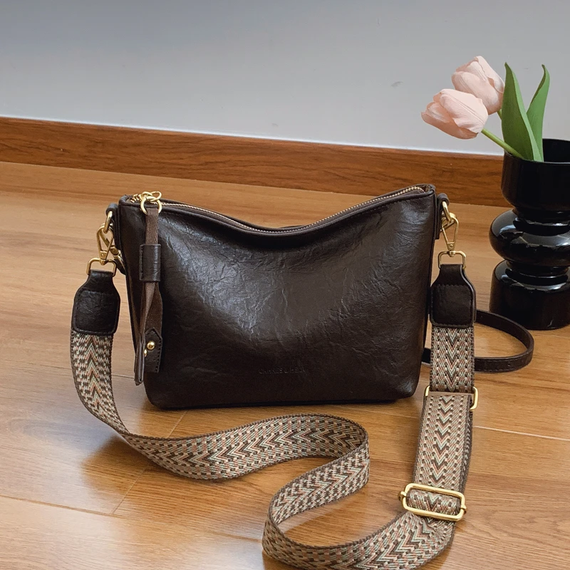 美拉德复古包包女2025新款网红爆款托特包小众时尚百搭单肩斜挎包