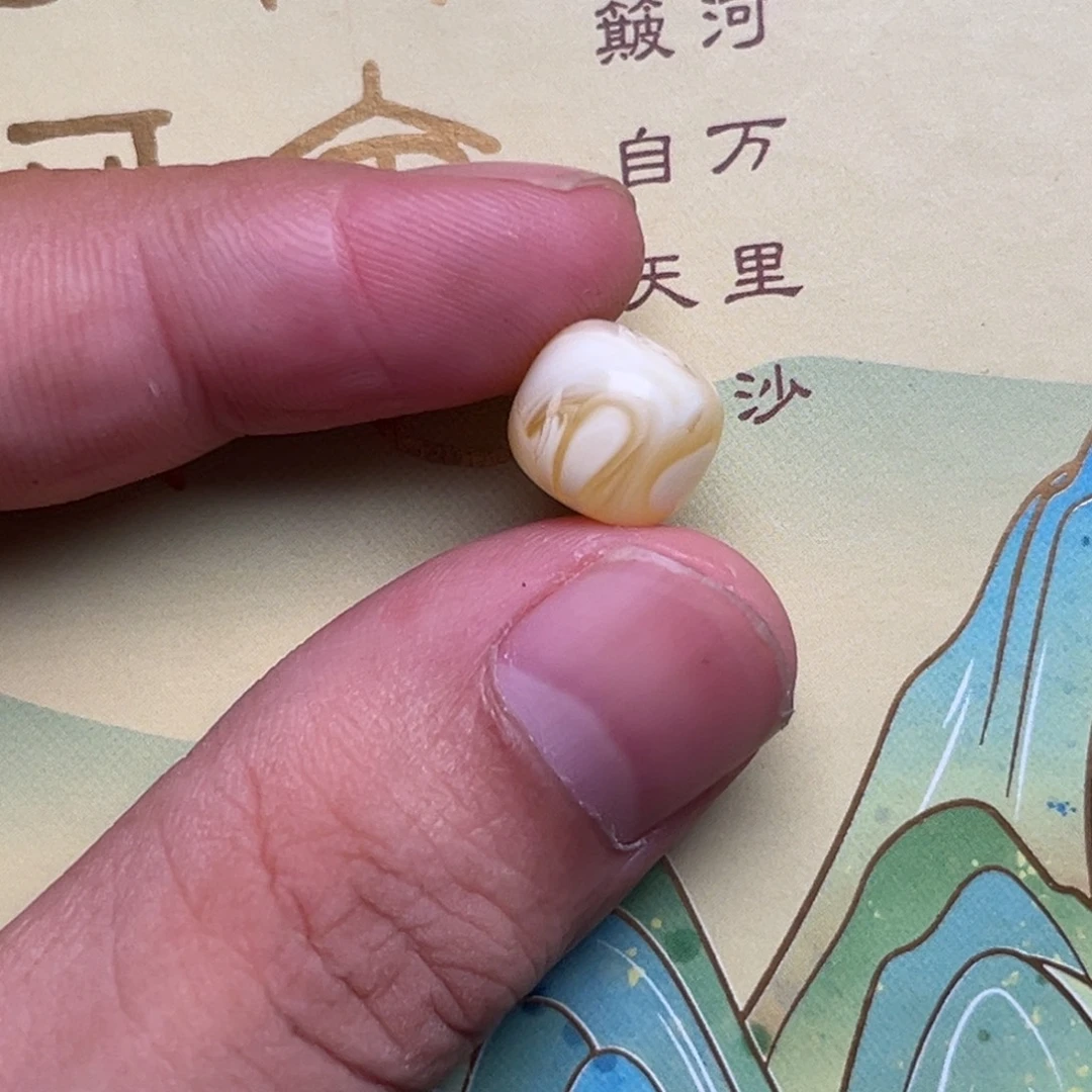 佳***司琥珀未镶嵌裸石蜜蜡妖老型10.7