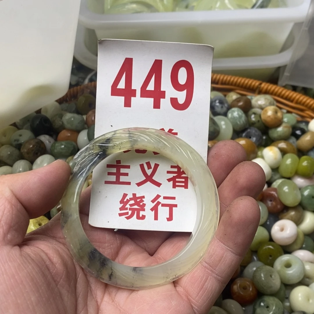 蛇纹石玉挂坠未镶嵌