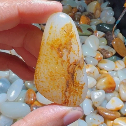 和田玉（糖玉）未镶嵌颈饰27克