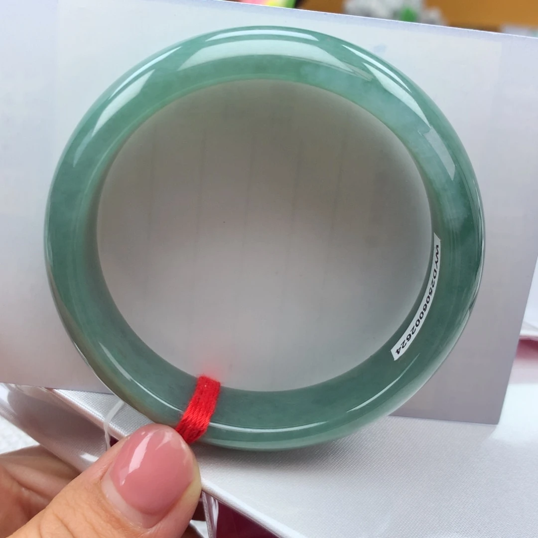 翡翠手镯未镶嵌纯天然