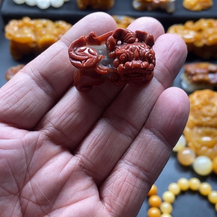 石英质玉（黄龙玉）未镶嵌颈饰