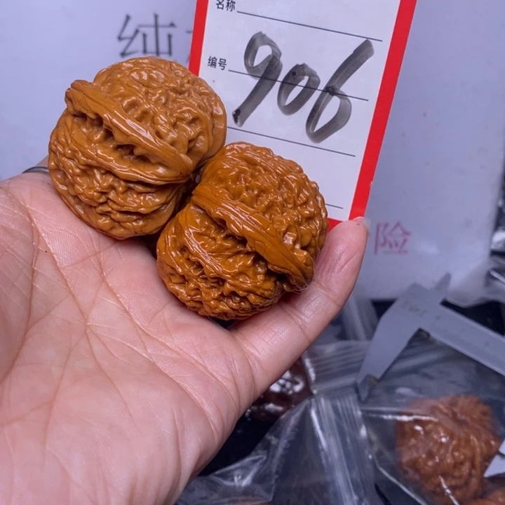 文玩核桃把件归*?906，42白狮子色差